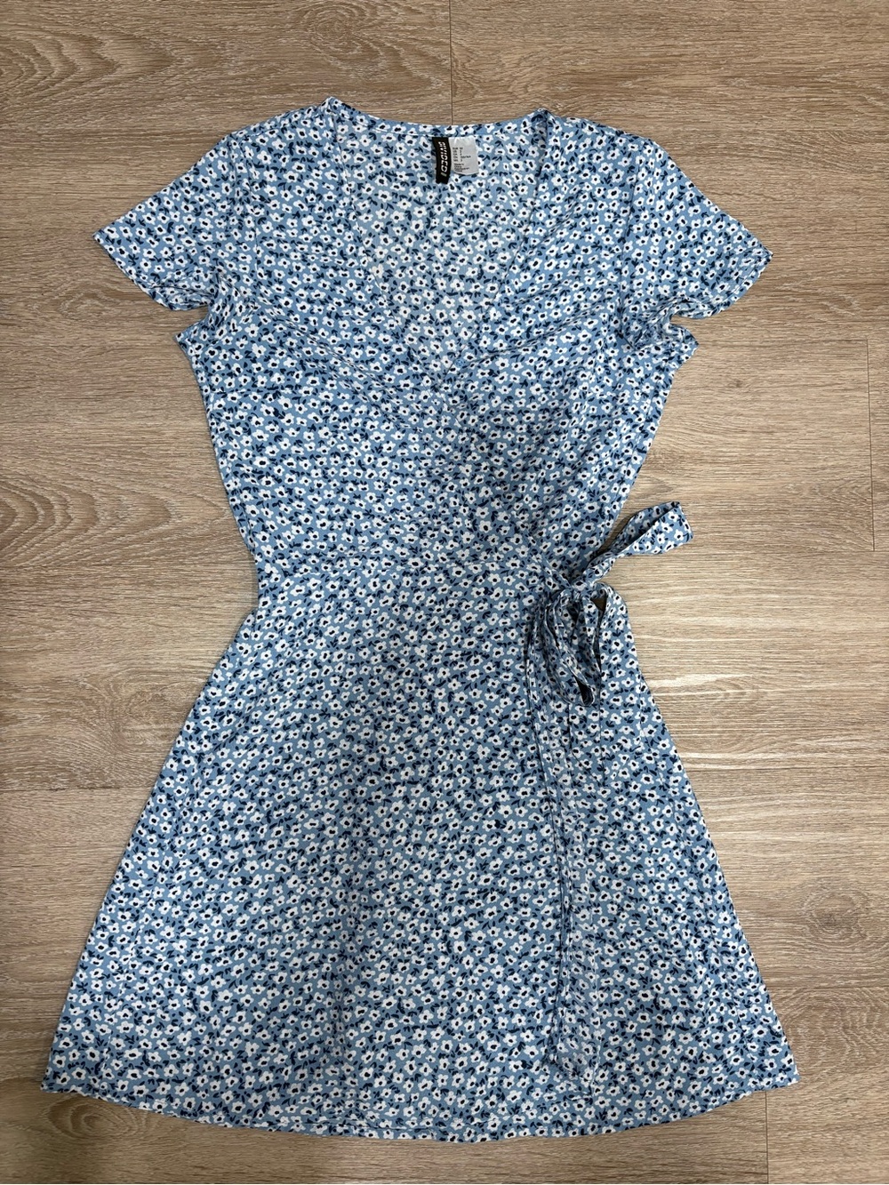 H&M Floral Mini Wrap Dress - Size: US 2